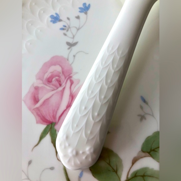 Cake & pastry plate & server in bone china by Mikasa With Rose, & forget me nots